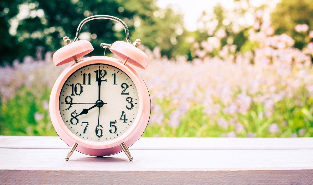 5 Senior Activity Ideas to Celebrate Daylight Savings Time